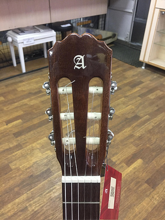 Классическая гитара Alhambra 2C с кофром