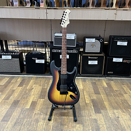 Электрогитара Fabio ST-300MSB в музыкальном интернет-магазине Маэстро. Цена 13 600 руб.