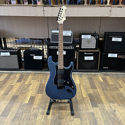 Электрогитара Fabio ST-300MBL в музыкальном интернет-магазине Маэстро. Цена 13 600 руб.