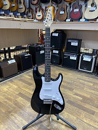 Электрогитара Ashtone ST-100BK в музыкальном интернет-магазине Маэстро. Цена 9 600 руб.